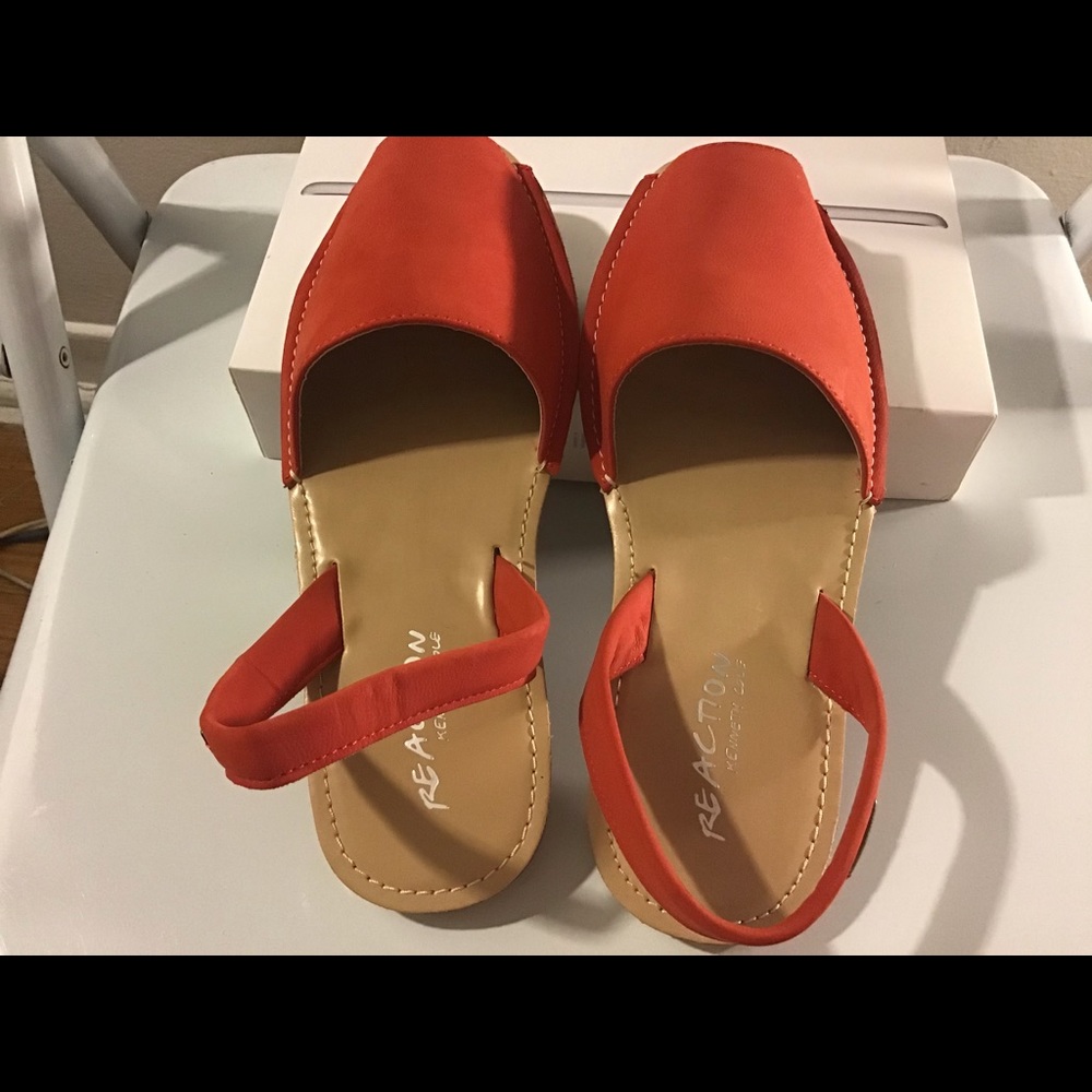 Kenneth Cole women’s sandal.